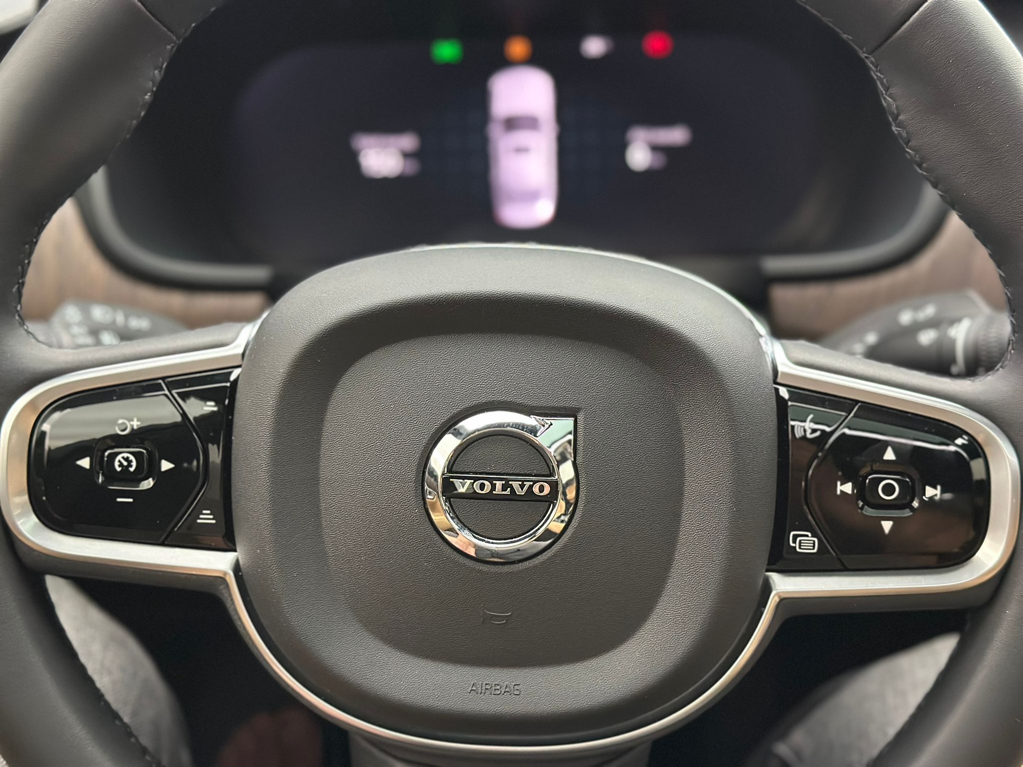 VOLVO S90 49